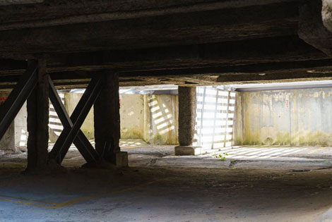 廃墟風駐車場跡地